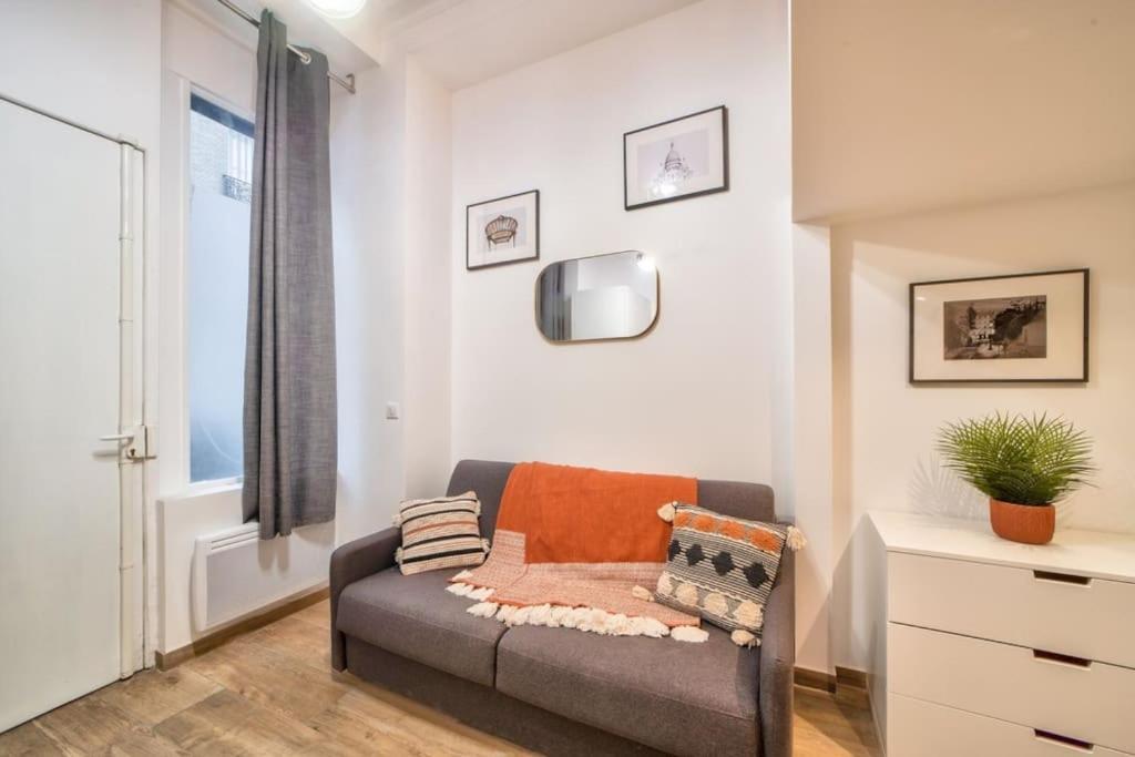 Bel Appartement Au Coeur De Montmartre Paris Luaran gambar