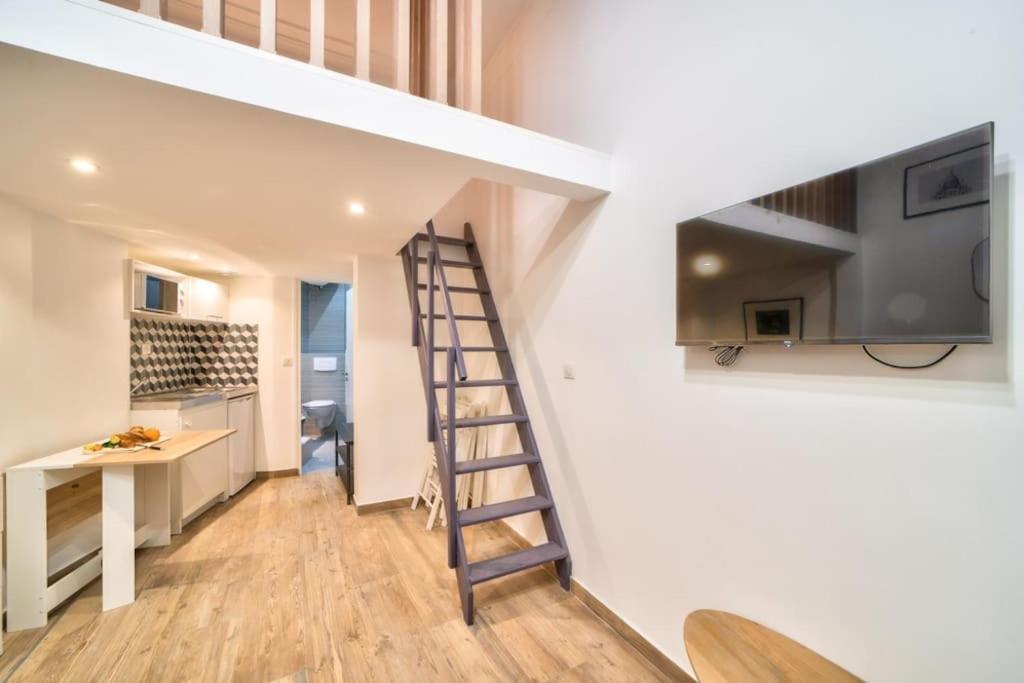 Bel Appartement Au Coeur De Montmartre Paris Luaran gambar